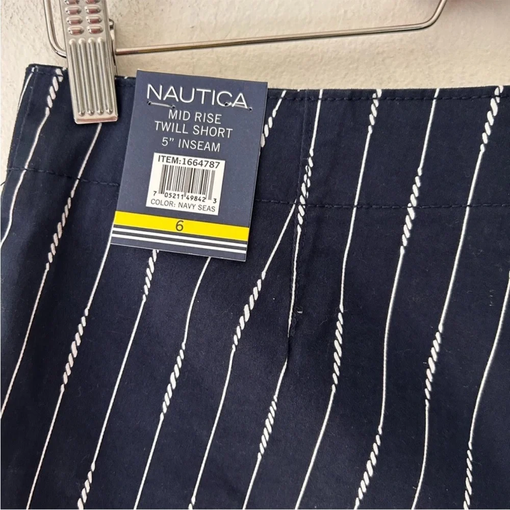 ⭐️ NEW Nautica Size 6 Mid Rise Navy White Striped Twill Shorts